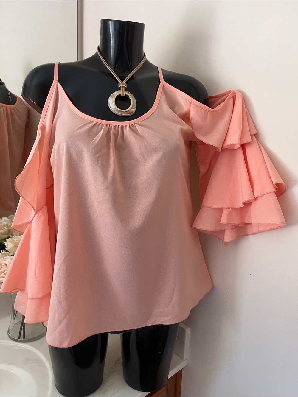 YA LOS ANGELES Cold Shoulder Top MEDIUM Women’s Top Blouse Ruffles Sz M